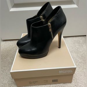 Michael Michael Kors York Bootie black size 9